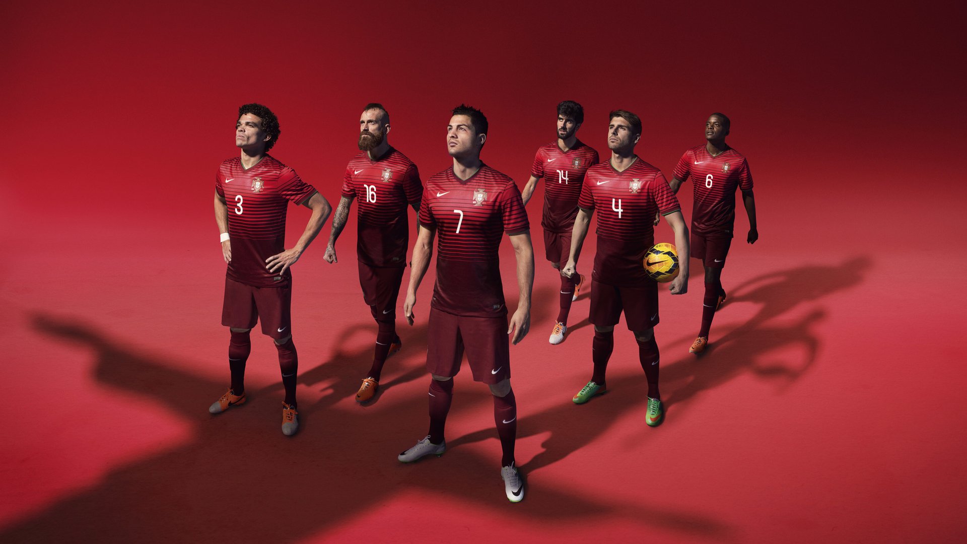 曼联在某些比赛中的进攻数据显现不稳定性，曼联进攻战术