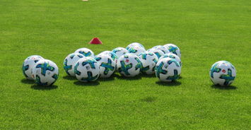 德甲边后卫助攻能力持续增强影响整条边路运作，西甲边后卫